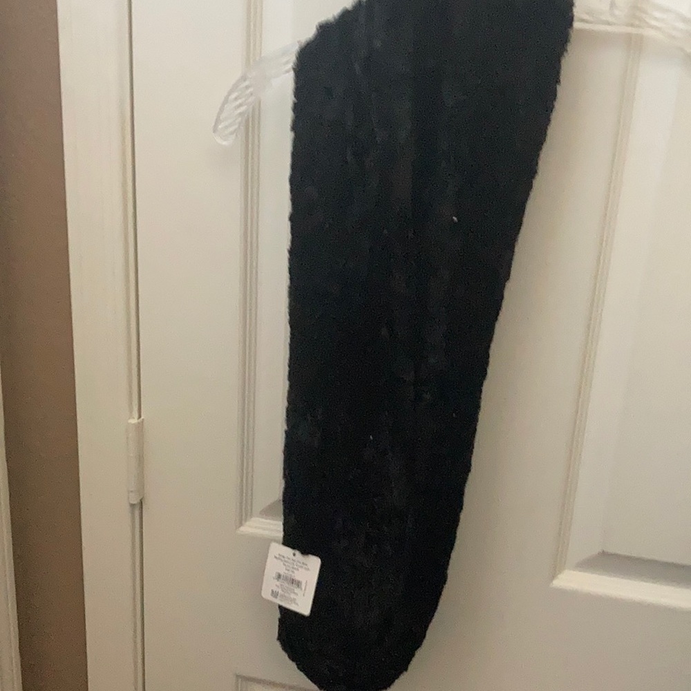 FINAL MARKDOWN Alexa rose faux fur infinity scarf Nwt